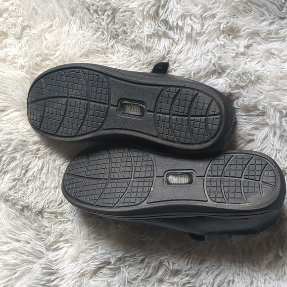 Shoes - Picture 5 of 6